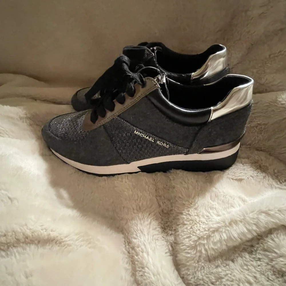 MICHAEL KORS Leather Trainers in Black size 7.5 NWT - Picture 3 of 6